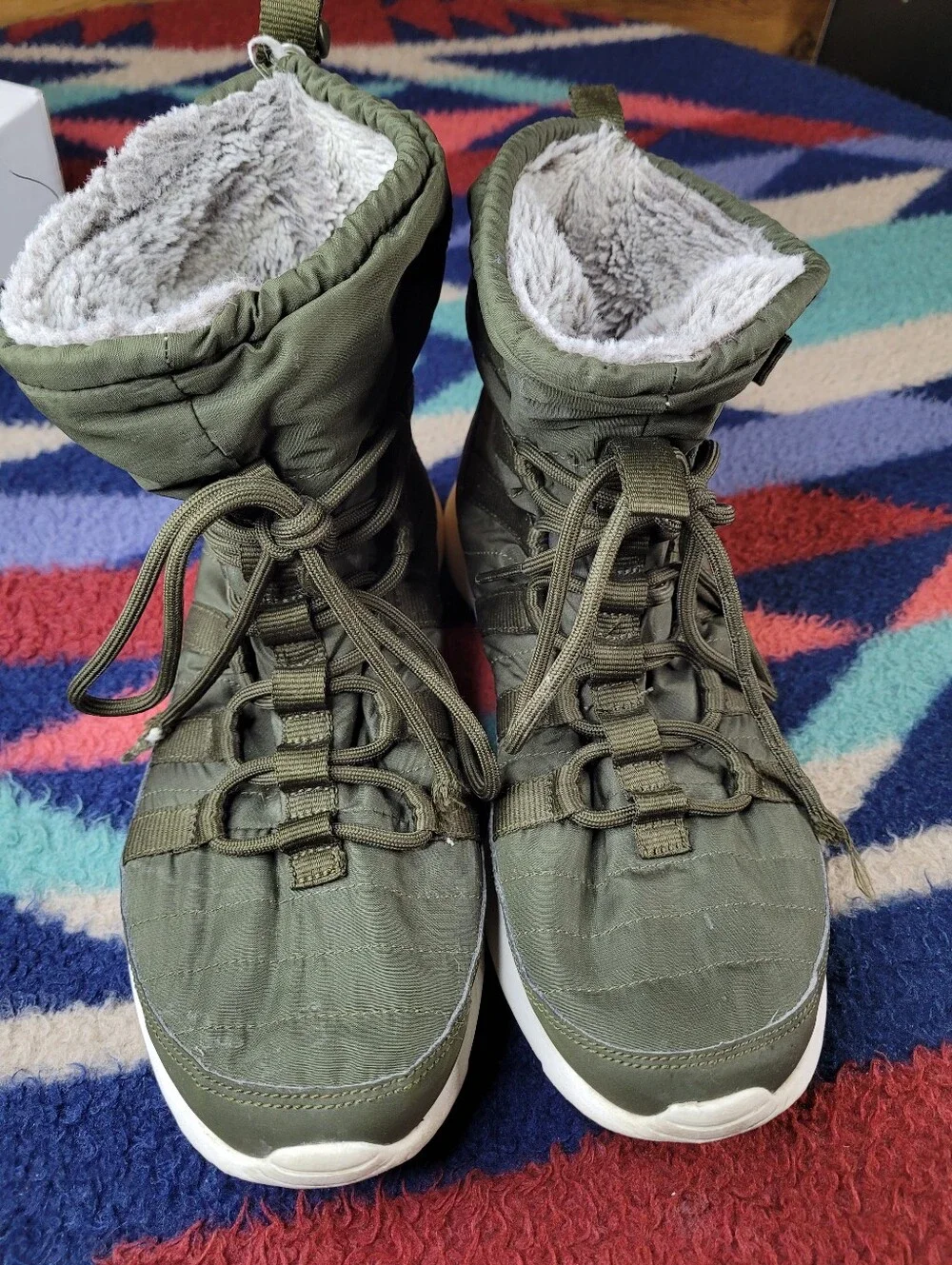Nike Roshe Run Hi Sneakers Boots Womens 10 Forest Green Faux Fur Lined Lace Up